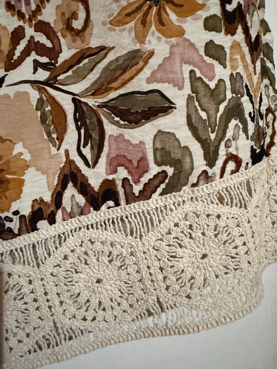 Zara Cream Floral Wide-Leg Cropped Pants with Lace Hem - Picture 4 of 5